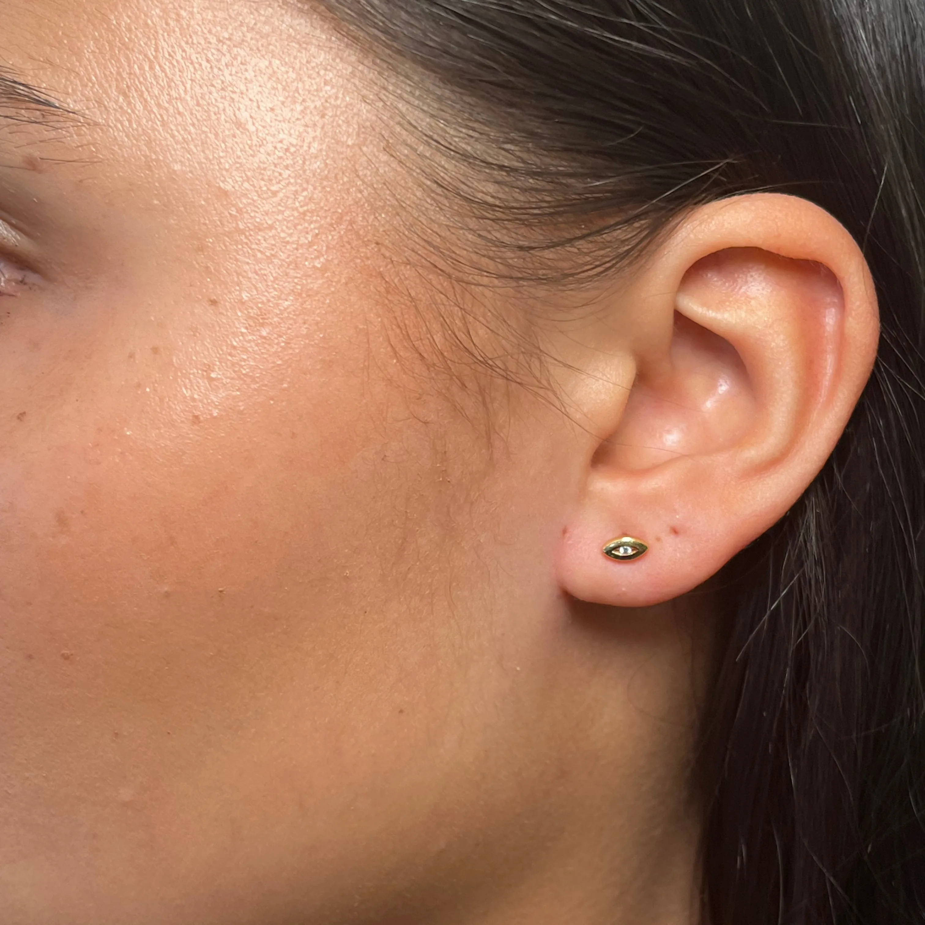 Amulet Gold Single Stud