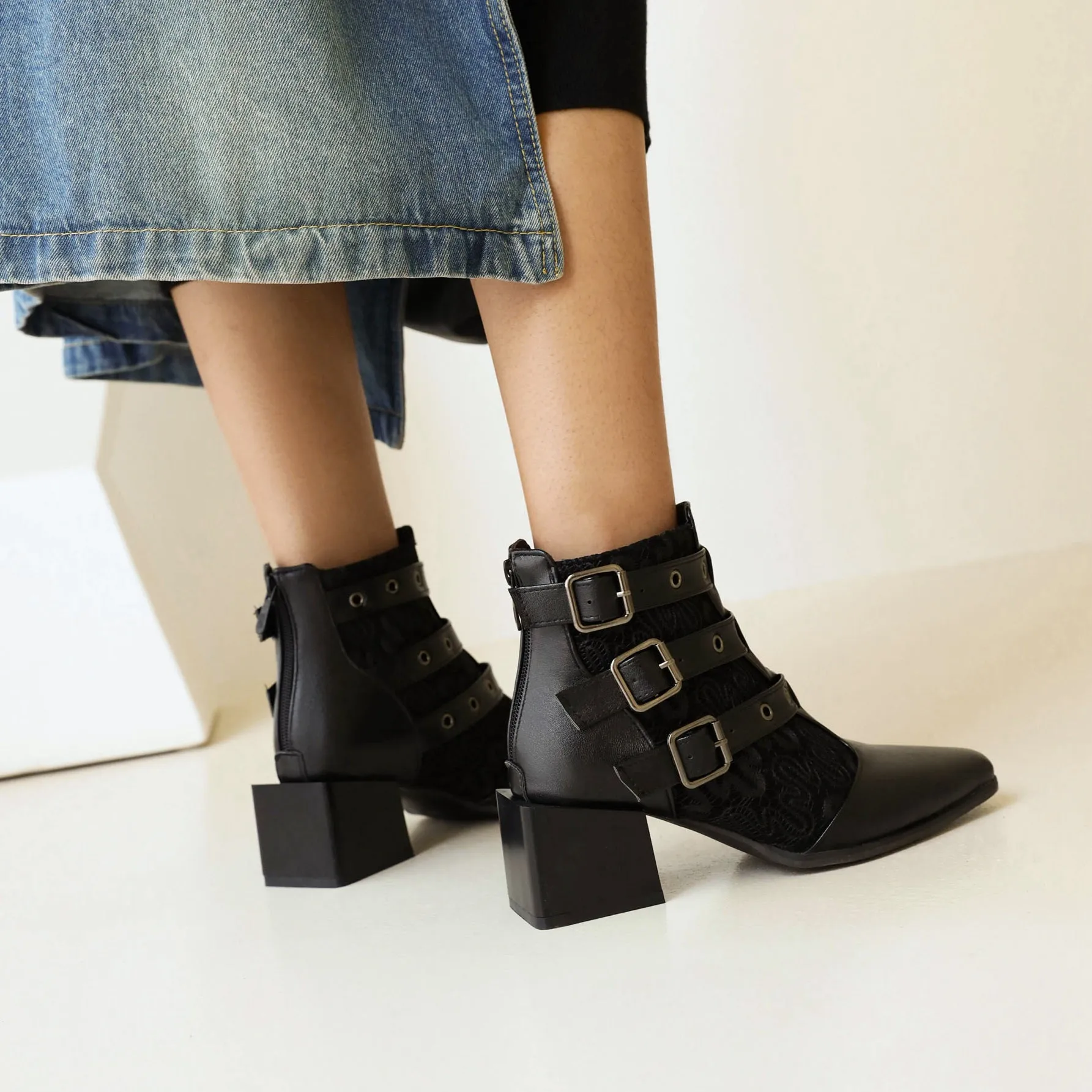 Bigsizeheels Fashion pointed square heel ankle boots - Black