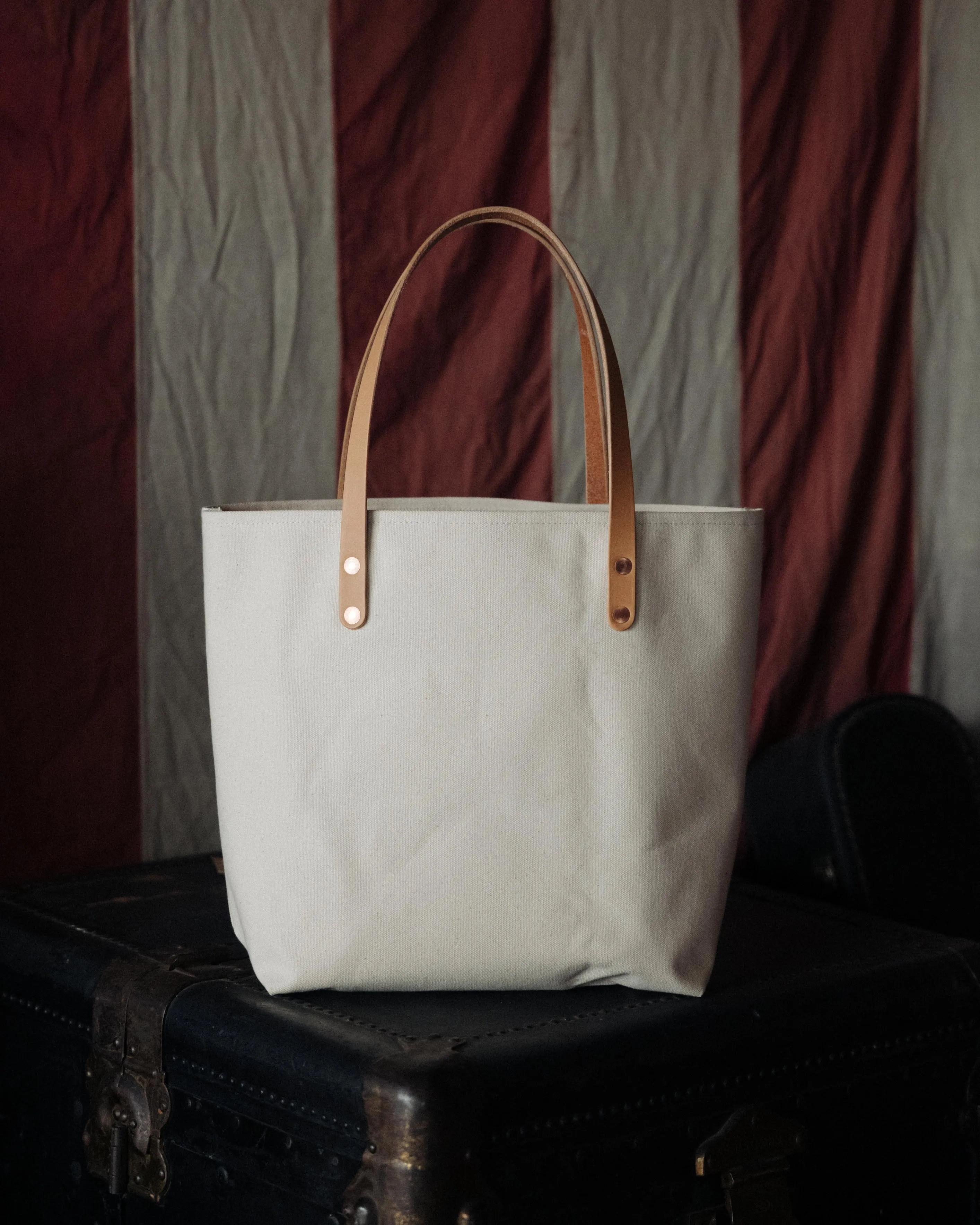 Durable Natural Canvas Tote Bag - Eco-Friendly and Lightweight