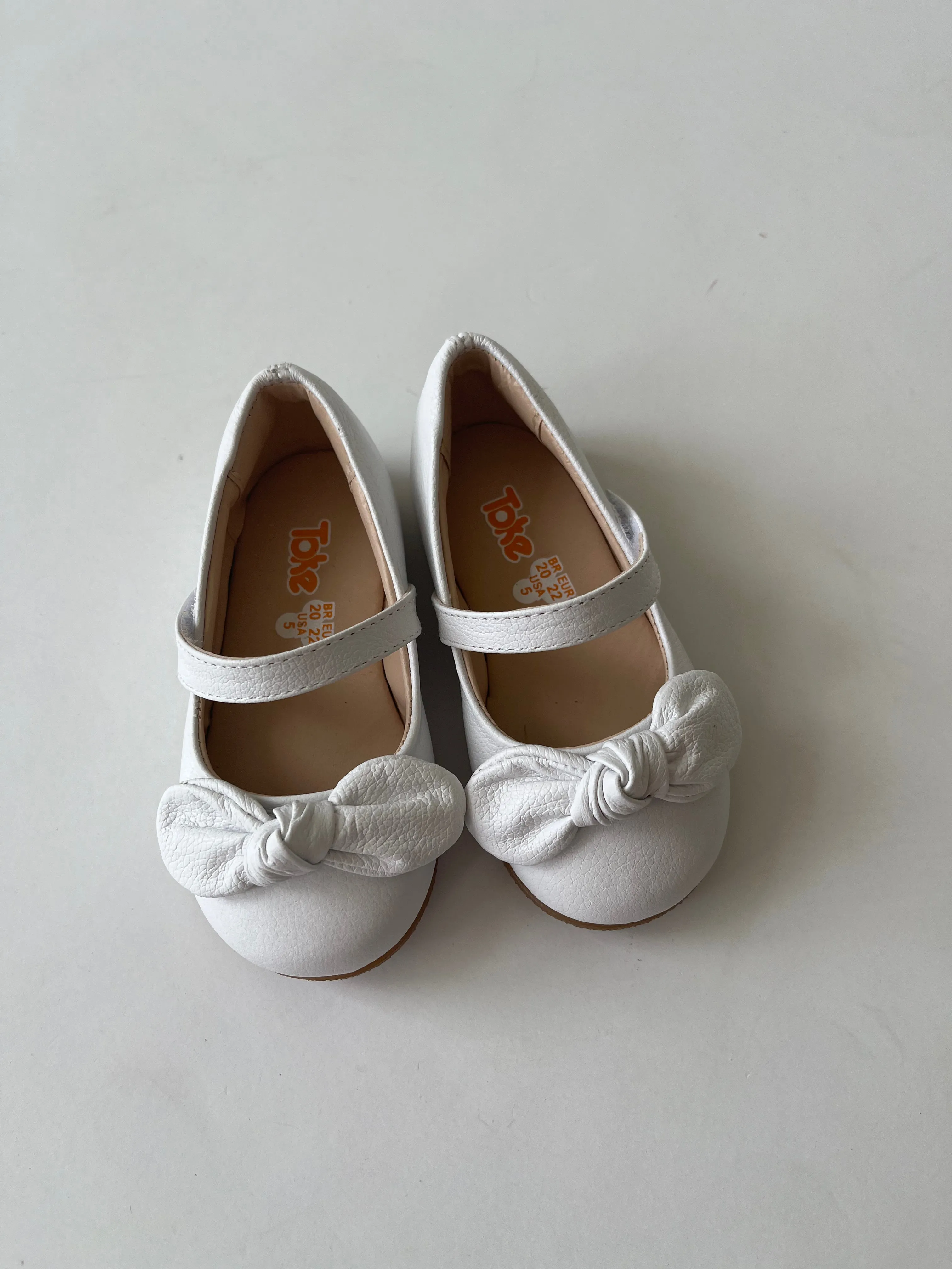 White leather mary jane with knot bow